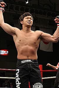 井上雄策
