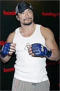 山本健一
